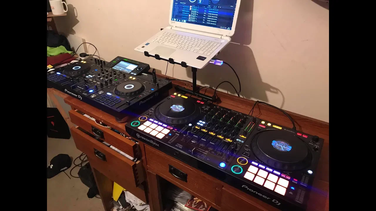 PIONEER DDJ-1000 AND XDJ-RX2 SIDE BY SIDE WHAT TO BUY AND WHY