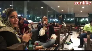 اجرای آهنگ پادیشاه در رستوران توسط دختر تهرانی که بالای چند میلیون بازدید داشت 