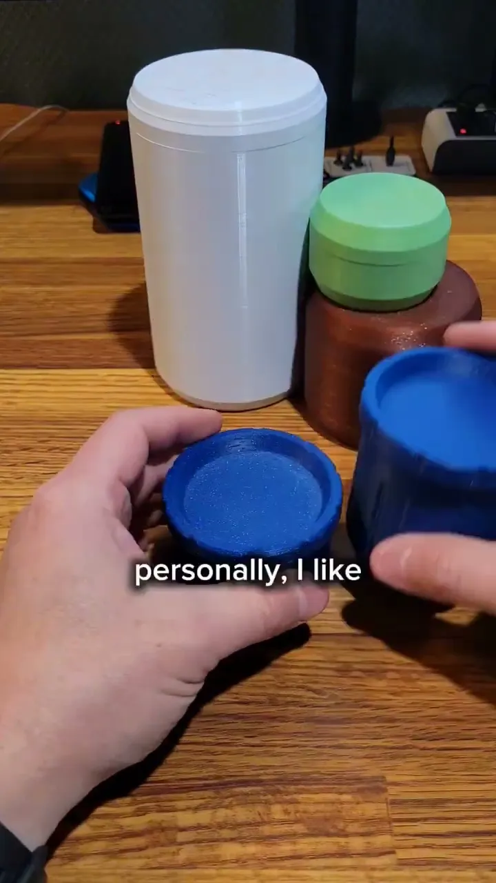 Custom Minimalist Threaded Container