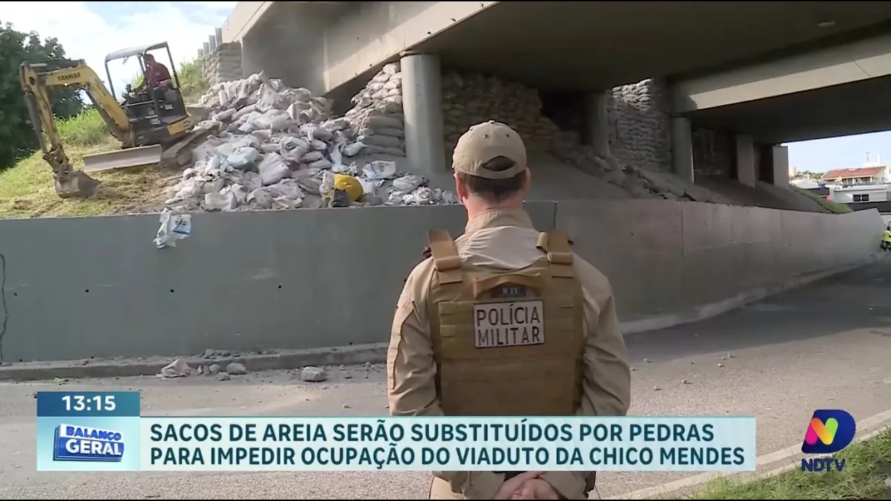 Retirada de sacos de areia: medida para solução definitiva no viaduto da Chico Mendes