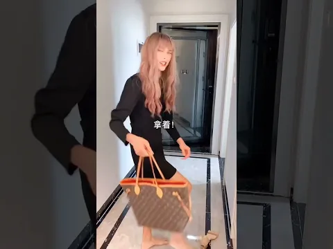 我老公說是模仿我平常兇他的樣子，我看他是想藉這個機會穿女裝😂#夫妻 #寶寶 #女裝
