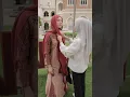 Download Lagu Asking Malaysian Teenagers in Public to Style Her Hijab