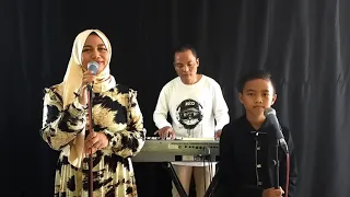 selendang merah anita tourisia bagoes family cover