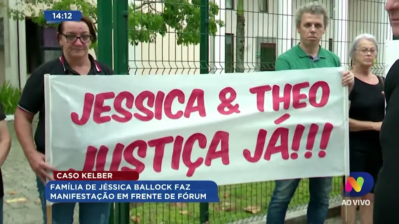 Caso Kelber: família de Jéssica faz manifestação em frente ao fórum