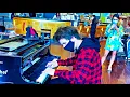 Download Lagu Ludovico Einaudi - Una Mattina (Airport Piano Performance)