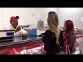 Lagu Funcionário se apaixona por cliente bonitona e gera climão em açougue