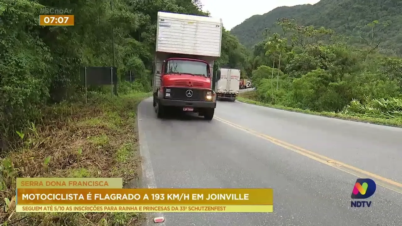 VÍDEO: Motociclista é flagrado dirigindo a mais de 190 km/h na Serra Dona Francisca em Joinville