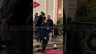 محمد شاهين في عزاء حسن عبدالصمد الشقيق الاكبر للمطرب حكيم 