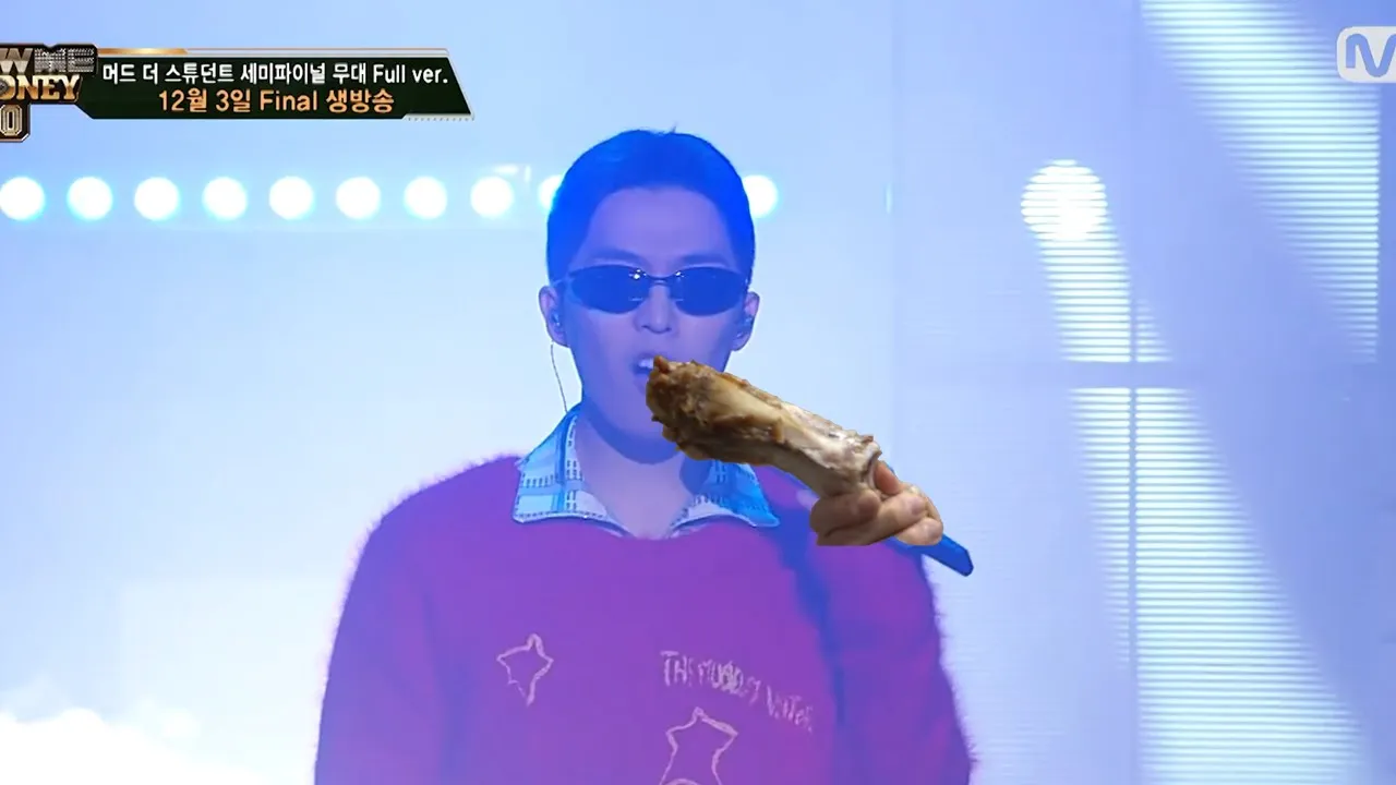 Lee Chan-hyuk eating Jangchung-dong King Jokbal Bossam