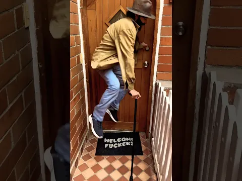 Abuelos haciendo tumba puertas 🤣 // Andy
