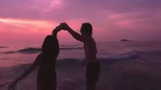 يااغلي من عيني يااجمل حاجه في سنيني   دندنها