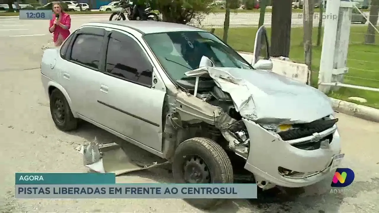 Acidente complica o trânsito no final da manhã desta sexta-feira em Florianópolis