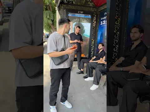 Когда заказал такси на остановке 😂