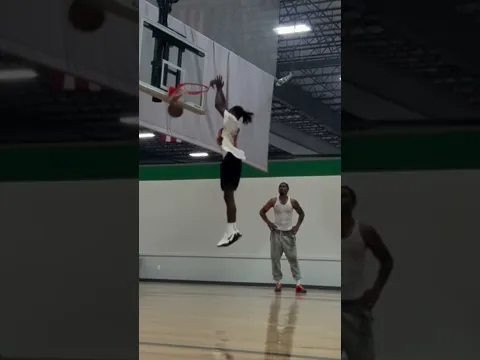 Not the hesi pull dunk 😭 (via w.a.k.3/IG)