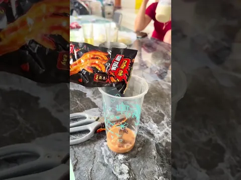 Chân gà ở cổng trường