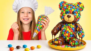 Nastya ve Arkadaşları Yemek Yapmayı Öğreniyor