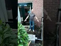 Download Lagu Hilversummer Bas vertelt hoe hij een infiltratiekrat plaatst