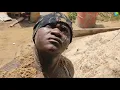 Download Lagu IL VERSE DU SABLE SUR LUI 😱