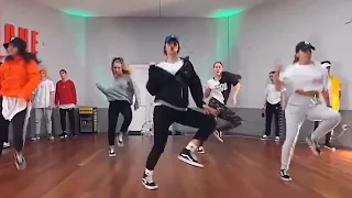                                             ويجز   أسياد الصوت دندنها