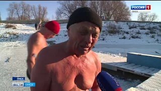 Сегодня в России любители зимнего плавания отмечают День Моржа