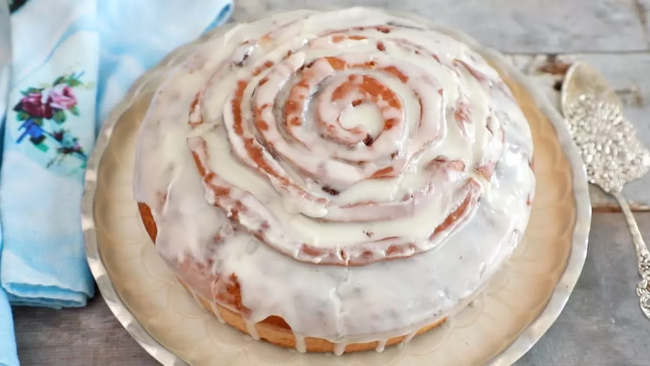 Cinnamon Roll Cake   Gemma