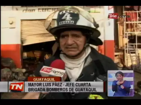 Rescatan a dos personas que estaban atrapadas en incendio