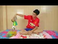 Funny Monkey ABBY Broken Head While playing Sok Sok came to bite Dad s Hand