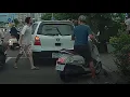 Download Lagu The monkey got angry and forgot it was going to 7-ELEVEN (license plate: BZH-7590)