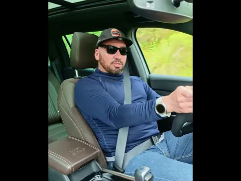 Toyota RAV4 vs. Jeep Commander: ¿Cuál te conviene? #shorts