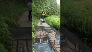 在马路上画个楼梯，路人看到会有啥反应