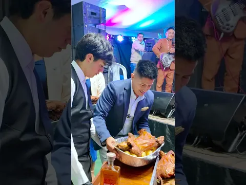 El bautizo estaba bueno 🥂 la madrina se chumo