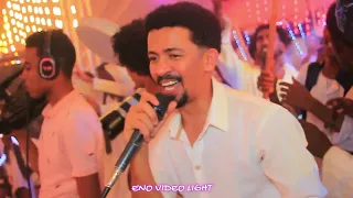 الفنان على الشيخ يبدع فى اغنية ابوى وينه 