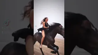 خلف الله على قلبي 