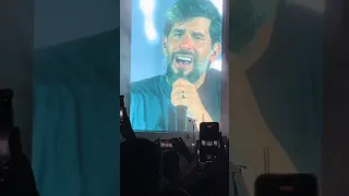 פאר טסי מתפרק ונשבר באמצע ההופעה 