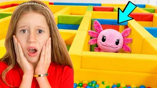 Nastya und ihre Freunde im Spielzimmer