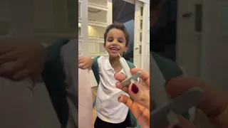عبودي ياخذ ابرة وهو يضحك  عبودي ياخذ ابرة وهو يضحك