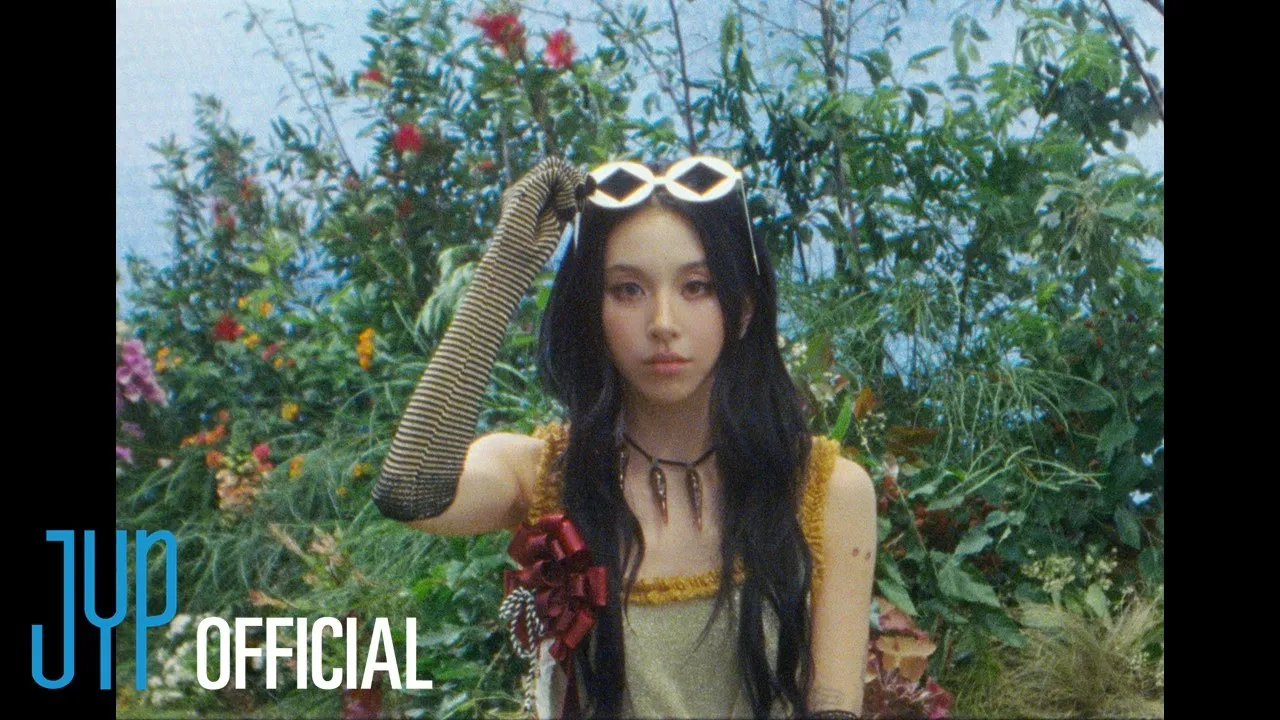 SHOOT (Firecracker)の公式MVサムネイル