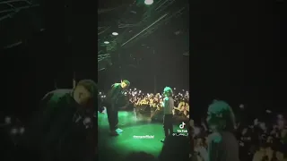 ويجز يرقص مع طفله فرنسيه علي اغنيه البخت          دندنها