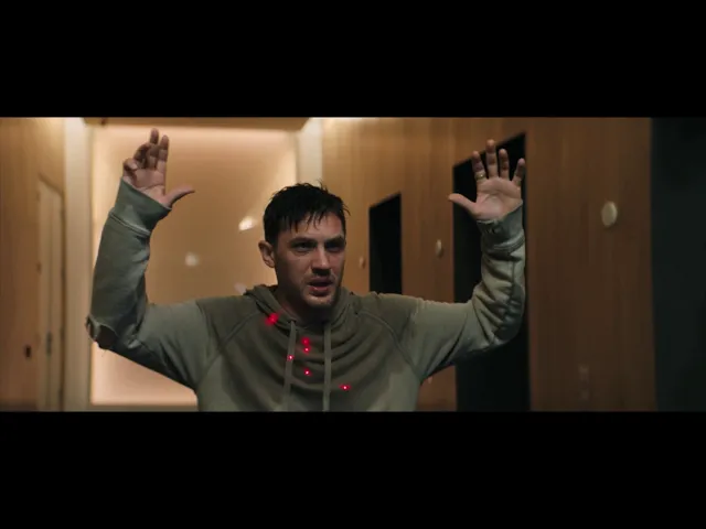 Venom | Clip 'Proteggere'