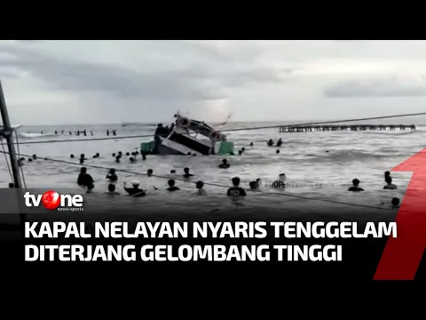 Gelombang Tinggi Hantam Pesisir, Dua Kapal Nelayan Rusak dan Tenggelam