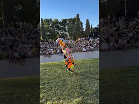 Karcocha jugando