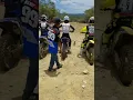 Manny Mora #99 se desespera y choca con la gatera