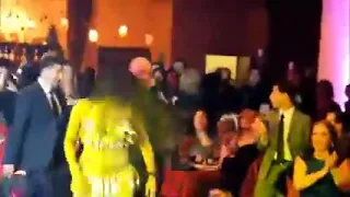 رقص ملاين على اغنية يل مشيت بليل شيعودك لنه دندنها