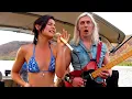 Download Lagu She Asks if I Know Lana Del Rey and This Singer Shocks The Crowd