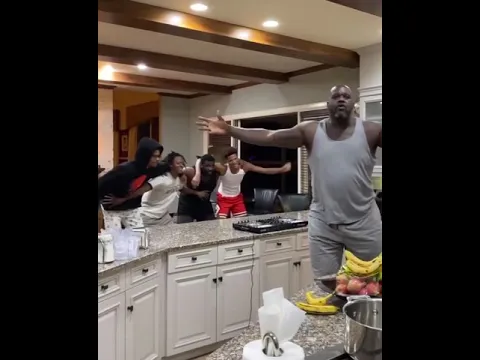 Download MP3 Shaq has a concert in his kitchen with his boys..DJ Shaq