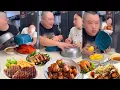 Download Lagu 蠢老公想偷吃燒雞，不料燒雞變饅頭，他氣哭了【胖嫂美食】
