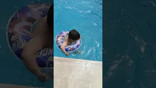 حمودة عم يحب لسباحه كتير  بدو يسبح لحالو رح يغرق          اكسبلور  ضحك                          دندنها