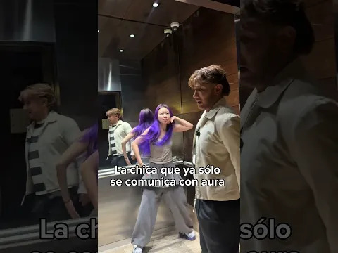 La chica que ya solo se comunica con aura