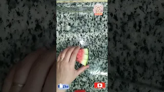 اسهل طريقة ممكن تقطعى بيها البطيخ المصرى ابو لب  اسهل طريقة ممكن تقطعى بيها البطيخ المصرى ابو لب