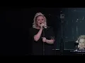 Kelly Clarkson - Dancing On My Own (Robyn Cover) [Live in Dallas, TX]